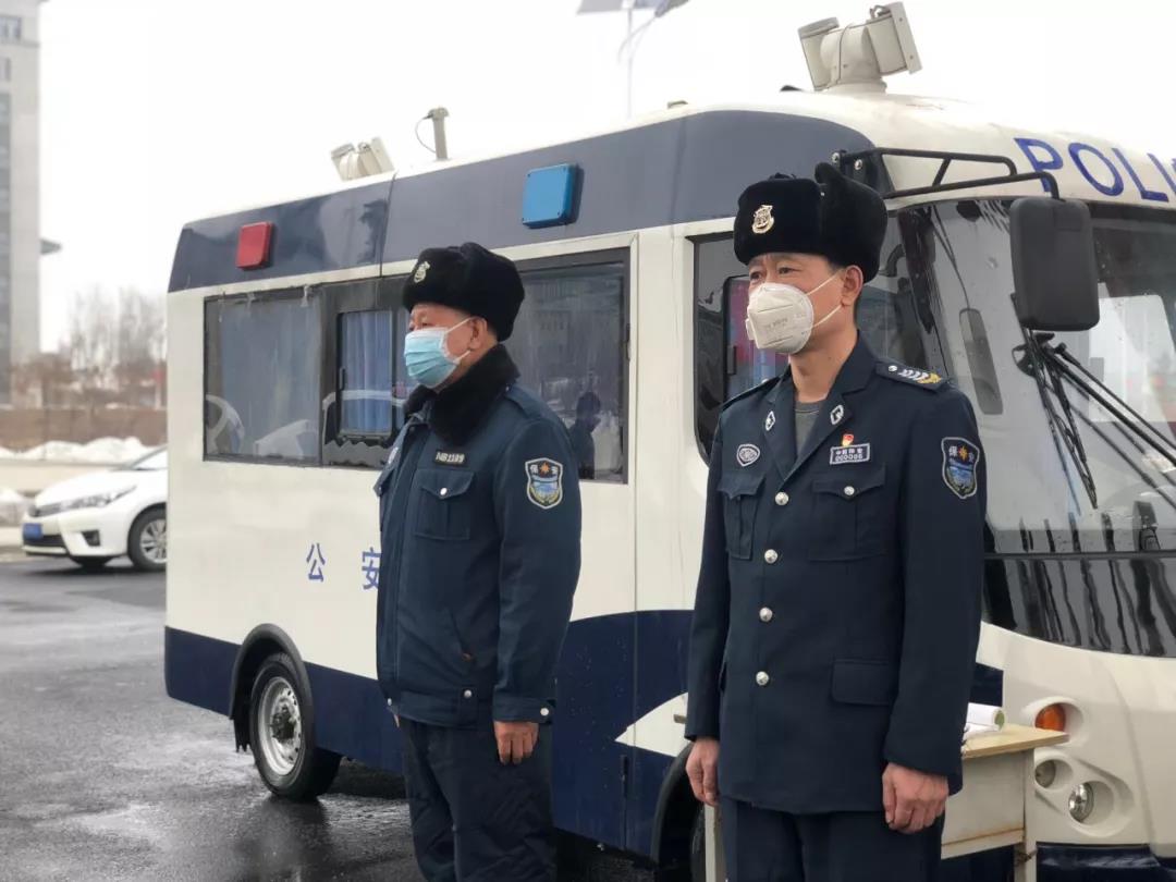 安保人员坚守岗位,严格执行封校规定